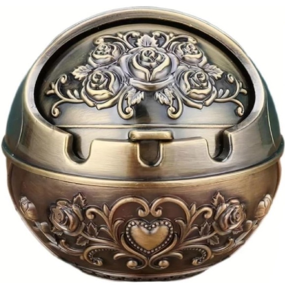 Other - NWOT Vintage Style Decorative Ashtray with Rose Design